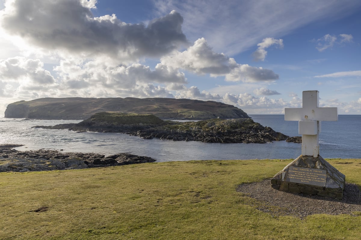 Heritage trusts team up to promote No 8 bus route with summer outings