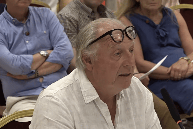 Businessman Peter Taylor addresses Mooir Vannin public meeting