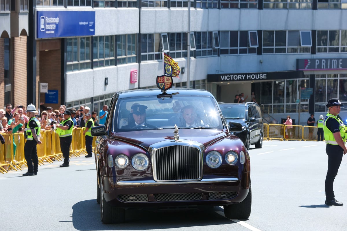 Why the King's car is the only one on the road without a number plate