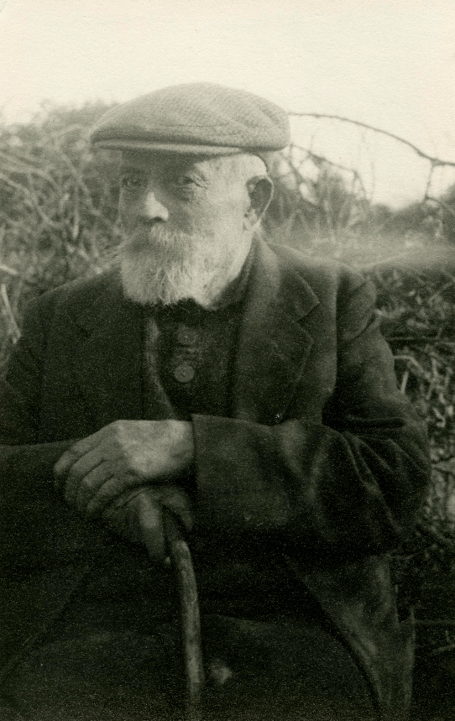 John Kneen, better known as the Gaaue, then aged 98, in 1950, not long before the time of his recording