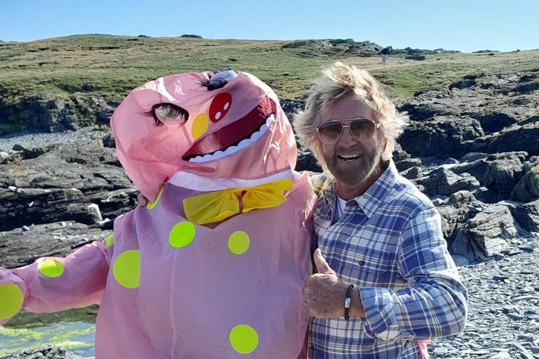 Noel Edmonds reunited with Mr Blobby during Calf of Man adventure