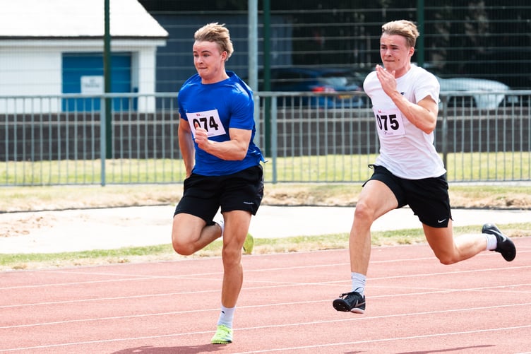 Twins Abe (right) and Michael van Zyl battle for sibling bragging rights in the male under-18s 100m race (Photo: DK Photography)