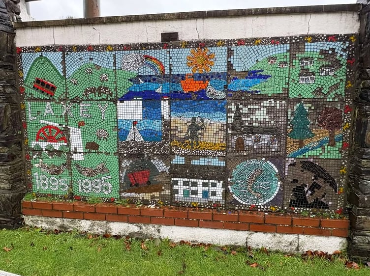 The previous mosaic made in 1995