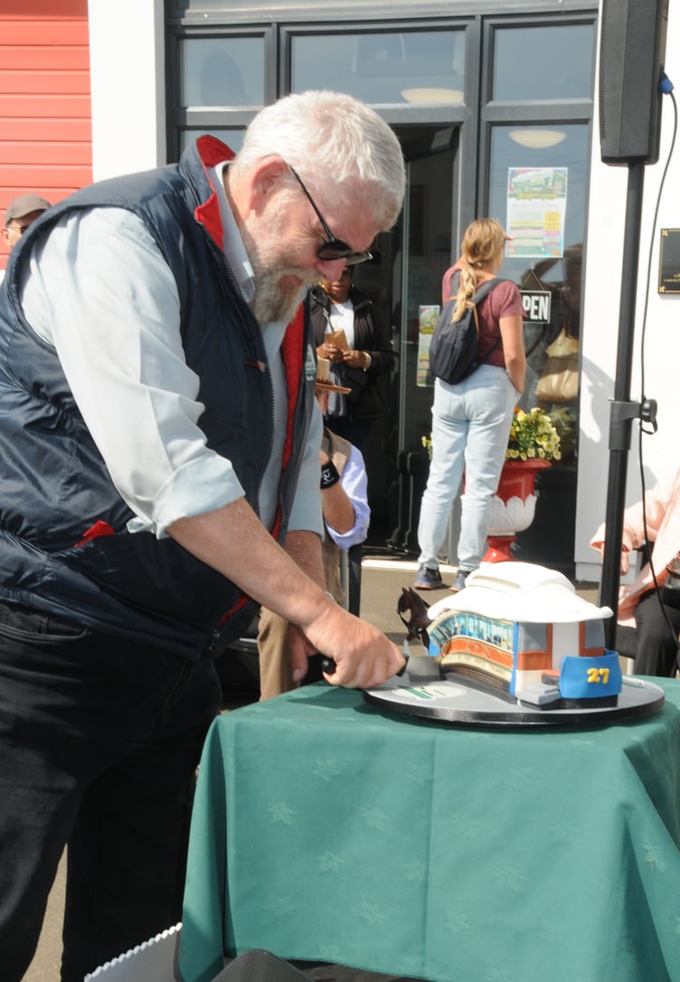 Peter Cannan, who has worked on the trams as a conductor and driver since 1976, cut the cake
