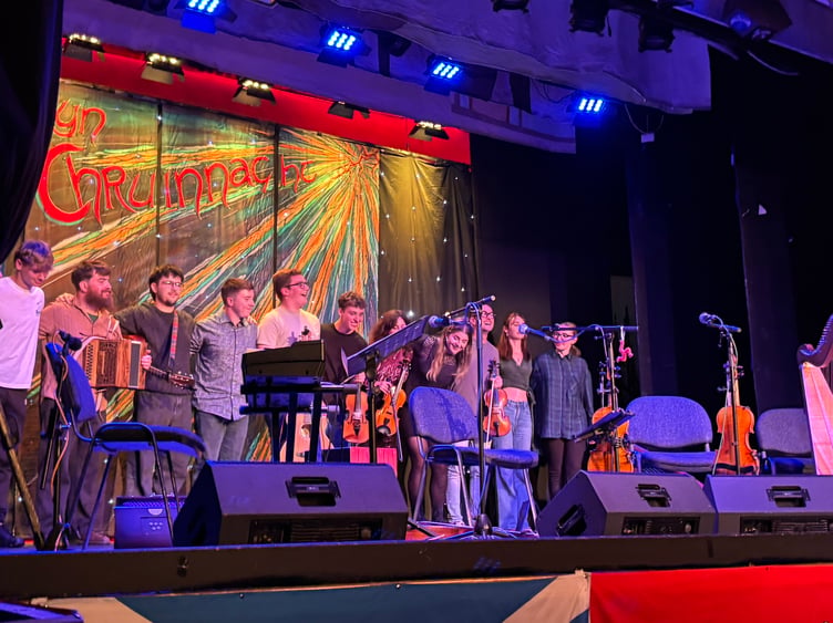 Isla Callister joined by An Corran and Scran for the finale of her Monday night Donegal x Manx project concert