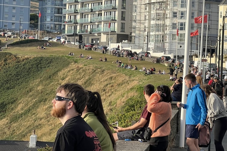 Crowds gather on Port Erin promenade