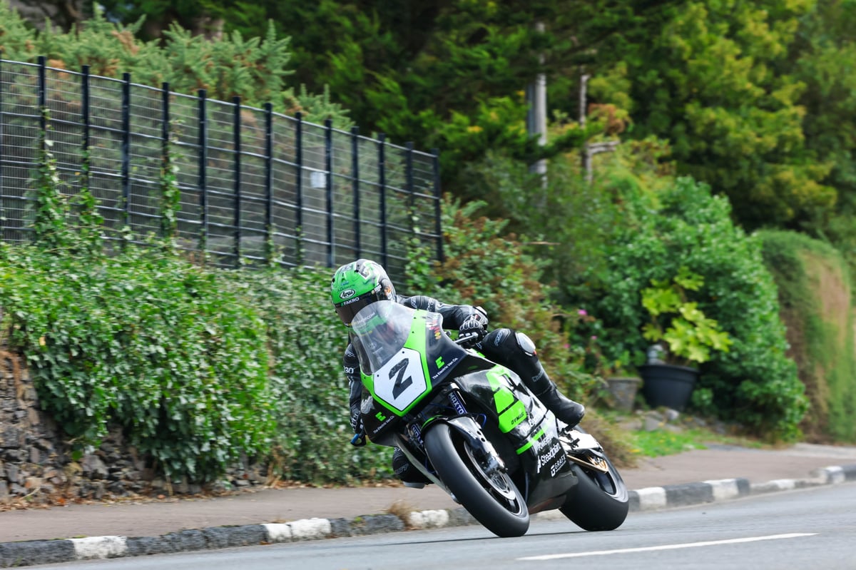 Mike Browne sets unofficial Classic TT lap record