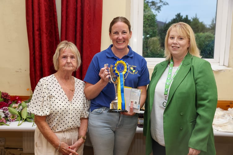 Kirree Potts won the Charles Corris Memorial Cup for Best Vase of HT Roses