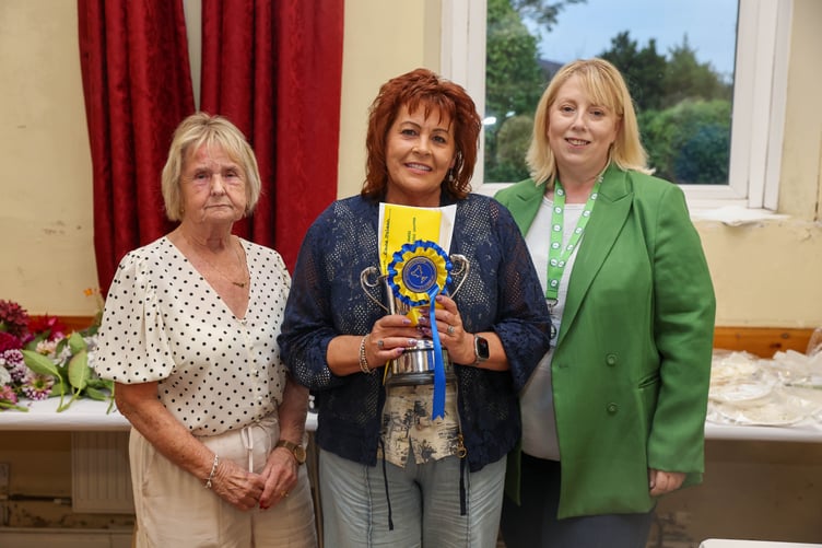 Elaine McLean was presented with the Tom Kennaugh Cup for Best Floribunda Rose.