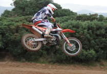 Brown's motocross title hopes take a dive as Smith goes top