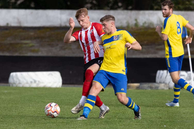 Peel's Lewie Roberts (left) and Onchan's Ethan Leivers go toe-to-toe for the ball during last week's clash at the Nivison Stadium (Photo: Gary Weightman)