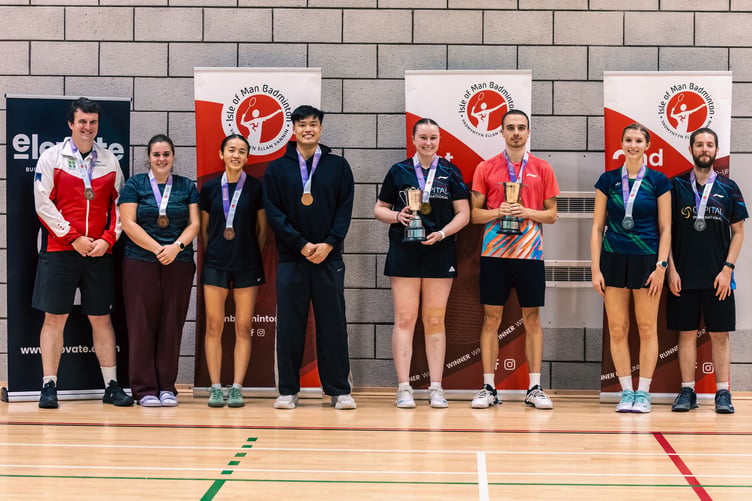 The medal winners in the mixed doubles competition: (left to right) bronze medallists Matt Nicholson, Emma Nicholson, Philippa Li and Tobey Cheng, overall winners Charlotte Watson and Alex Buck, plus runners-up Kitty Thomas and Baillie Watterson (Photo: DK Photography)