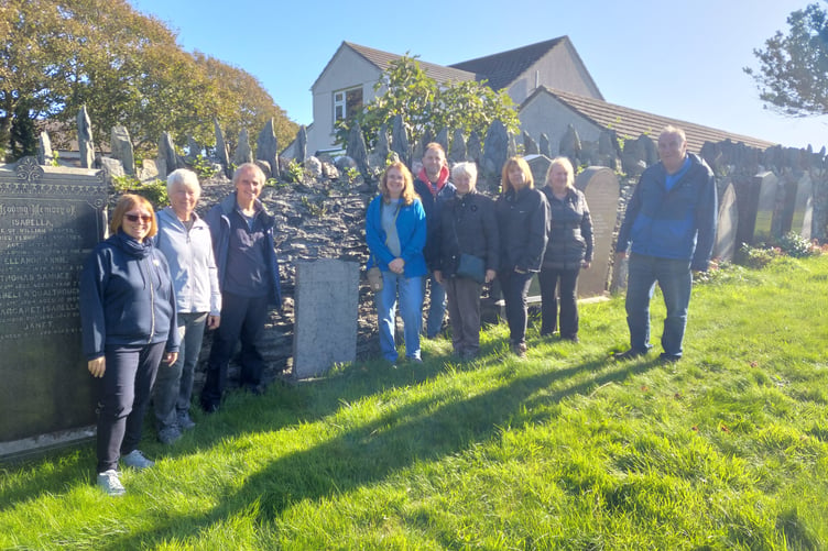A bilingual walking tour of Kirk Rushen lead by Adrian Cain