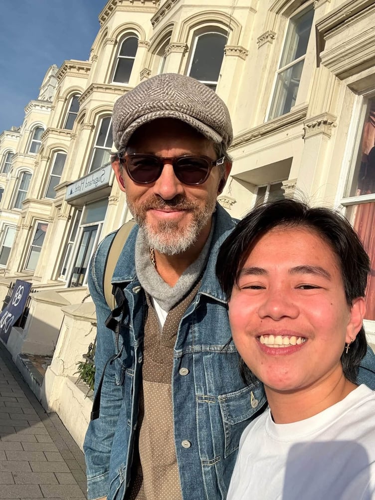Ryan Reynolds with local fan Vinus Arevalo