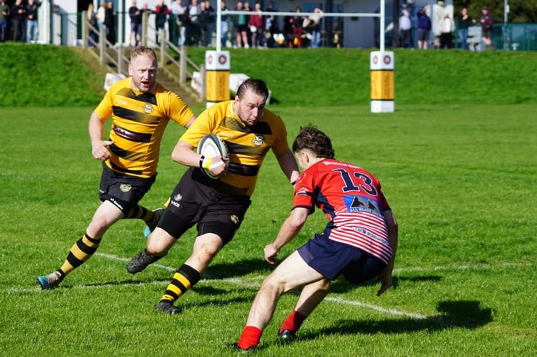 Vagabonds' Paul Howard looks for a way past an Oldham opponent during Saturday's Counties Three ADM Lancashire and Cheshire league clash at Ballafletcher (Photo: John Liver/Mumble's PIcs)