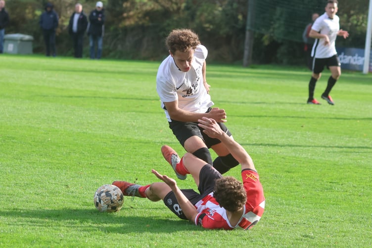 Peel's Israel Dunn hits the turf as he tussles with Corinthians' Connor Clark for possession during the weekend's clash (Photo: Paul Hatton)