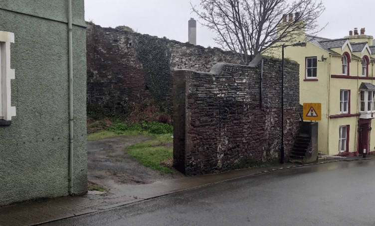 Derelict plot on Station Road, Peel, is to be redeveloped