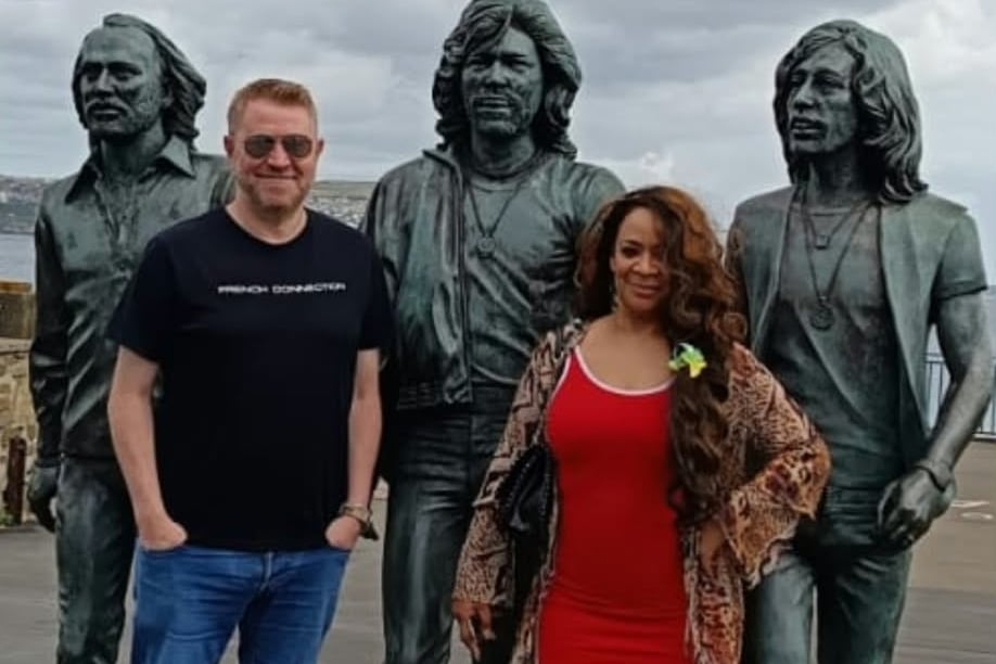 Former Happy Monday's singer joins Manx DJ line-up for Wetherspoon bash