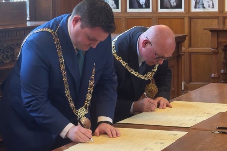 The formal signing of a Friendship and Cooperation Agreement between the two cities has taken place on Wednesday at Douglas City Hall