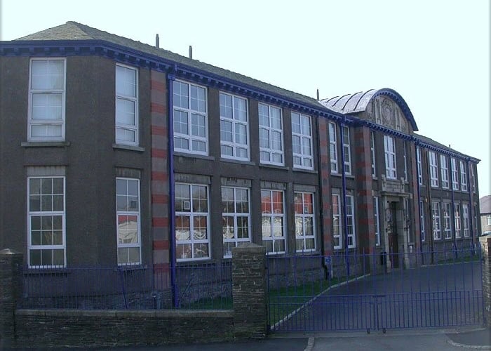 St Ninian's Tells Year 9 to Stay at Home