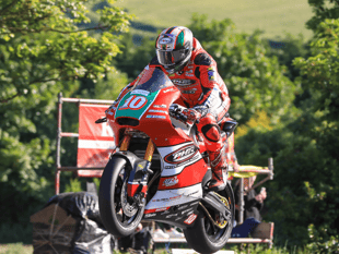Hickman Wins Dramatic Supertwin Race